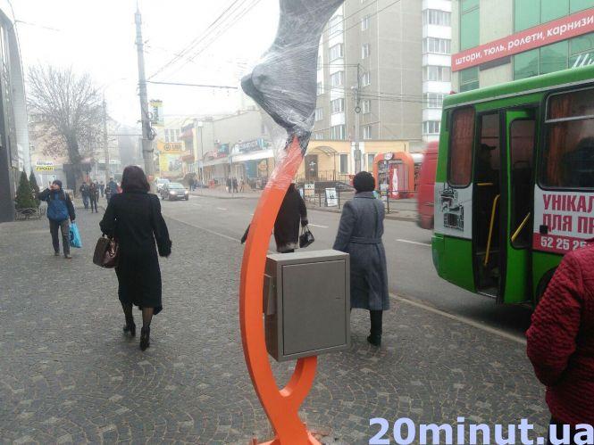 У Тернополі на зупинках облаштують нові мультимедійні монітори. Які вони і що можуть, фото №1 на сайті 20minut.ua