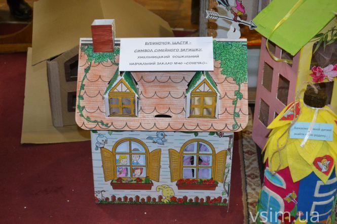 Іграшкові будиночки та дитячі фото: яким був форум для сиріт у Хмельницькому (ФОТО, ВІДЕО), фото №6 на сайті vsim.ua