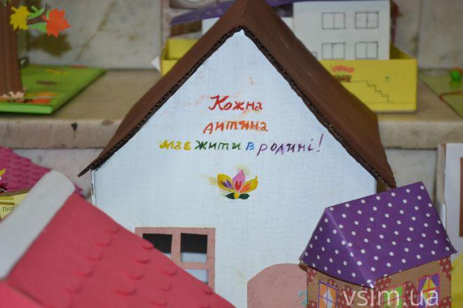 Іграшкові будиночки та дитячі фото: яким був форум для сиріт у Хмельницькому (ФОТО, ВІДЕО), фото №14 на сайті vsim.ua