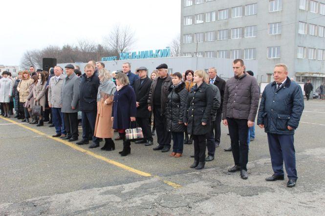 Новини Хмельницького - фото з 11 мільйонів на авто. Сільські лікарі Хмельниччини отримали новенькі Renault