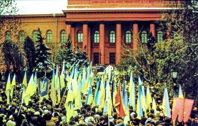 Новини Вінниці - фото з 30 років тому перепоховали Стуса. Хрест на його могилі у Києві – з ямпільського пісковика 30 років тому перепоховали Стуса. Хрест на його могилі у Києві – з ямпільського пісковика, фото №6 на сайті 20minut.ua