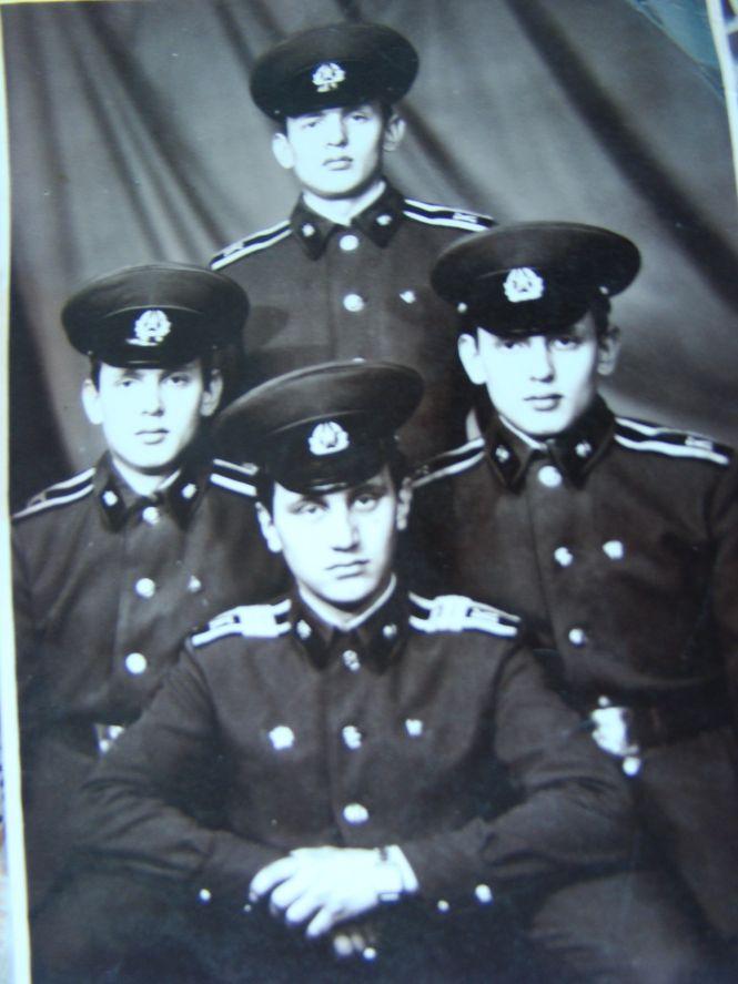 Новини Вінниці - фото з «Як тебе звати?» Історія трьох братів-близнюків, яких у дитинстві не міг упізнати навіть батько «Як тебе звати?» Історія трьох братів-близнюків, яких у дитинстві не міг упізнати навіть батько, фото №3 на сайті 20minut.ua