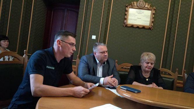 Новини Тернополя - фото з Неправильно припарковані авто у Тернополі забиратиме спеціальний евакуатор. Коли він запрацює Неправильно припарковані авто у Тернополі забиратиме спеціальний евакуатор. Коли він запрацює, фото №1 на сайті 20minut.ua