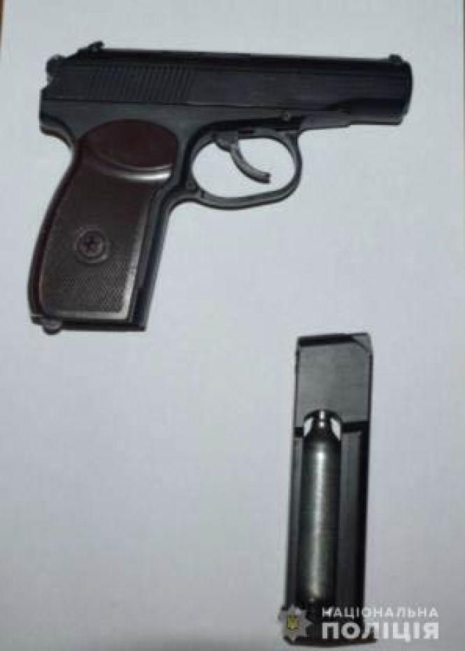 Новини Вінниці - фото з Двоє молодих вінничан нападали зі зброєю та оббирали студентів-іноземців Двоє молодих вінничан нападали зі зброєю та оббирали студентів-іноземців, фото №1 на сайті 20minut.ua