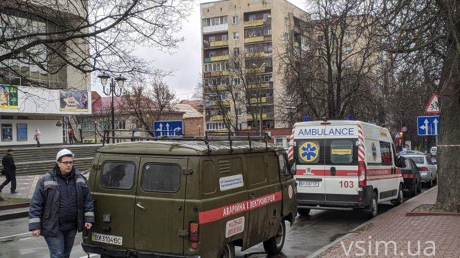 Новини Хмельницького - фото з У двох ВУЗах Хмельницького шукають вибухівку (ФОТО, ВІДЕО) У двох ВУЗах Хмельницького шукають вибухівку (ФОТО, ВІДЕО), фото №4 на сайті vsim.ua