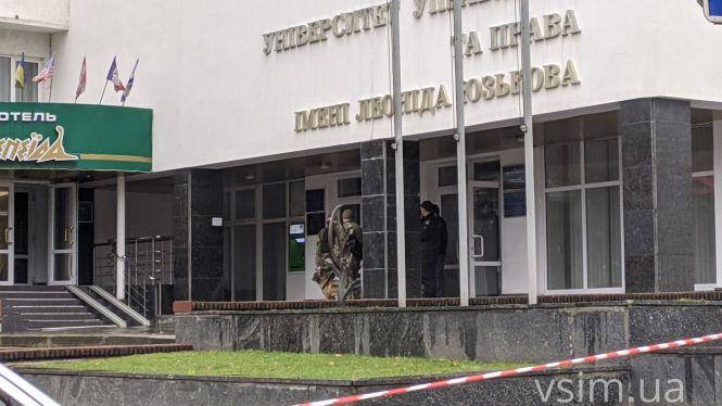 Новини Хмельницького - фото з У двох ВУЗах Хмельницького шукають вибухівку (ФОТО, ВІДЕО) У двох ВУЗах Хмельницького шукають вибухівку (ФОТО, ВІДЕО), фото №2 на сайті vsim.ua
