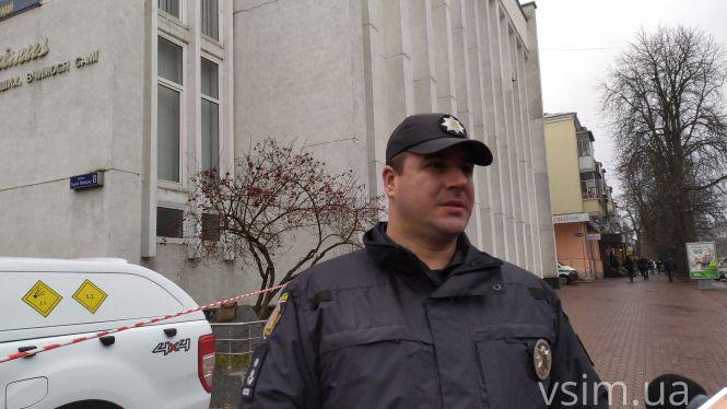 Новини Хмельницького - фото з У двох ВУЗах Хмельницького шукають вибухівку (ФОТО, ВІДЕО) У двох ВУЗах Хмельницького шукають вибухівку (ФОТО, ВІДЕО), фото №1 на сайті vsim.ua