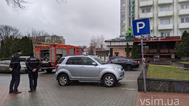 Новини Хмельницького - фото з У двох ВУЗах Хмельницького шукають вибухівку (ФОТО, ВІДЕО) У двох ВУЗах Хмельницького шукають вибухівку (ФОТО, ВІДЕО), фото №3 на сайті vsim.ua