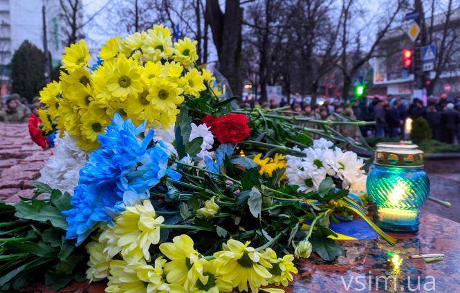 Новини Хмельницького - фото з Сотні хмельничан поклали квіти до меморіалу Героям Небесної Сотні (ФОТО) Сотні хмельничан поклали квіти до меморіалу Героям Небесної Сотні (ФОТО), фото №10 на сайті vsim.ua