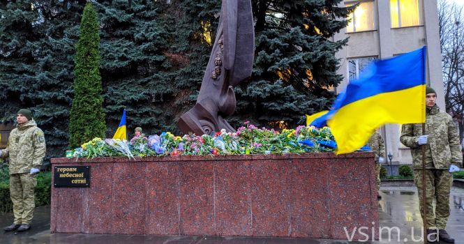 Новини Хмельницького - фото з Сотні хмельничан поклали квіти до меморіалу Героям Небесної Сотні (ФОТО) Сотні хмельничан поклали квіти до меморіалу Героям Небесної Сотні (ФОТО), фото №9 на сайті vsim.ua