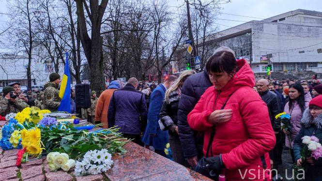 Новини Хмельницького - фото з Сотні хмельничан поклали квіти до меморіалу Героям Небесної Сотні (ФОТО) Сотні хмельничан поклали квіти до меморіалу Героям Небесної Сотні (ФОТО), фото №6 на сайті vsim.ua