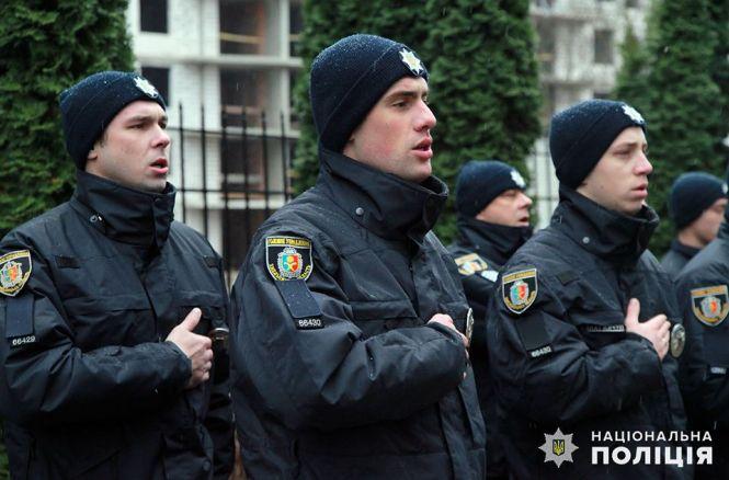 Новини Хмельницького - фото з Плюс 16: у Хмельницькому нові полісмени склали присягу (ФОТО)
