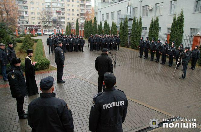 Новини Хмельницького - фото з Плюс 16: у Хмельницькому нові полісмени склали присягу (ФОТО)