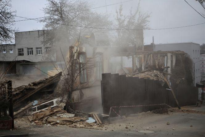 Новини Вінниці - фото з Нищать історію чи рятують від небезпеки? Зносять глиняний дім на Єрусалимці Нищать історію чи рятують від небезпеки? Зносять глиняний дім на Єрусалимці, фото №3 на сайті 20minut.ua