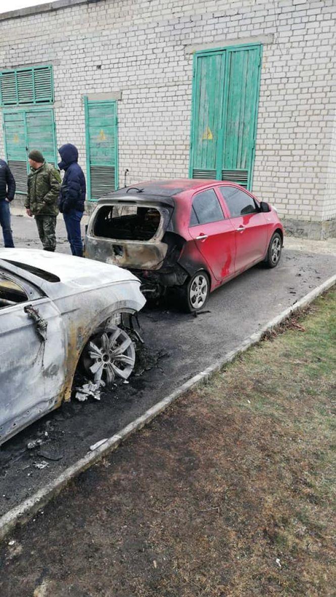 Новини Вінниці - фото з На Зулінського цієї ночі горіло три авто. За фактом підпалу відкрито провадження На Зулінського цієї ночі горіло три авто. За фактом підпалу відкрито провадження, фото №3 на сайті 20minut.ua