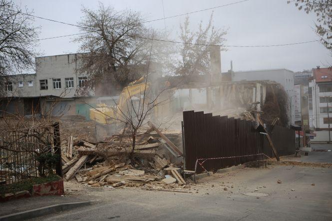 Новини Вінниці - фото з Нищать історію чи рятують від небезпеки? Зносять глиняний дім на Єрусалимці Нищать історію чи рятують від небезпеки? Зносять глиняний дім на Єрусалимці, фото №5 на сайті 20minut.ua