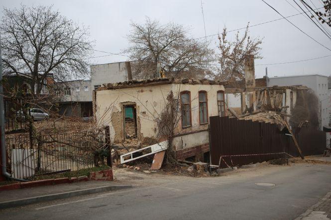 Новини Вінниці - фото з Нищать історію чи рятують від небезпеки? Зносять глиняний дім на Єрусалимці Нищать історію чи рятують від небезпеки? Зносять глиняний дім на Єрусалимці, фото №2 на сайті 20minut.ua