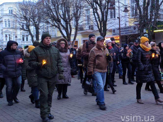 Новини Хмельницького - фото з Сотні свічок та колоски в руках: у Хмельницькому вшанували жертв Голодомору Сотні свічок та колоски в руках: у Хмельницькому вшанували жертв Голодомору, фото №7 на сайті vsim.ua