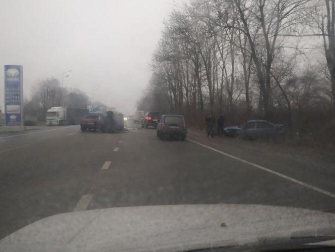 Новини Вінниці - фото з «Дорога - скло»: вінничан попереджують про сильну ожеледицю. Вже є постраждалі «Дорога - скло»: вінничан попереджують про сильну ожеледицю. Вже є постраждалі, фото №2 на сайті 20minut.ua