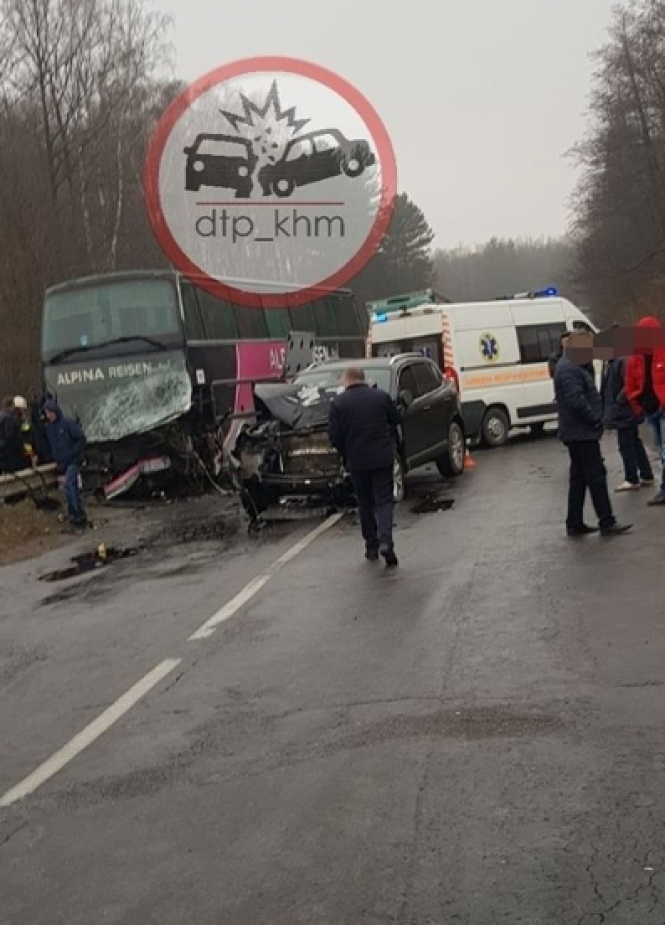 На Хмельниччині зіткнулися рейсовий автобус та два легковики: є постраждалі (ФОТО, ВІДЕО), фото №3 на сайті vsim.ua