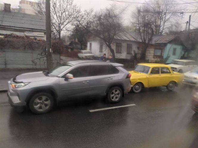 Новини Хмельницького - фото з Ранкова ДТП на Свободи: "Москвич" влетів у "Toyota" (ФОТО) Ранкова ДТП на Свободи: "Москвич" влетів у "Toyota" (ФОТО), фото №3 на сайті vsim.ua