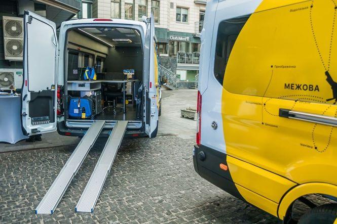 На Хмельниччині запрацювали ще два "ЦНАПи на колесах" (ФОТО), фото №2 на сайті vsim.ua