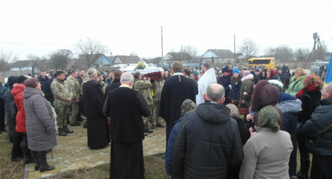 Новини Хмельницького - фото з На Хмельниччині поховали загиблого на Сході 24-річного Богдана Шацького На Хмельниччині поховали загиблого на Сході 24-річного Богдана Шацького, фото №7 на сайті vsim.ua