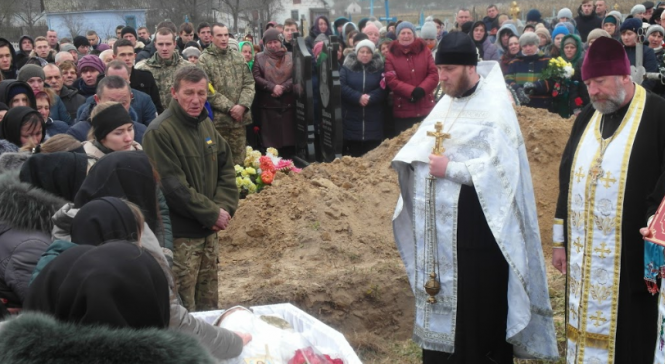 Новини Хмельницького - фото з На Хмельниччині поховали загиблого на Сході 24-річного Богдана Шацького На Хмельниччині поховали загиблого на Сході 24-річного Богдана Шацького, фото №4 на сайті vsim.ua