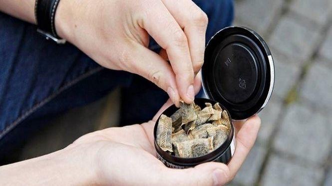 Новини Вінниці - фото з Снюс чи кругла коробочка зі Швеції. Вінничан попередили про нову нікотинову моду підлітків Снюс чи кругла коробочка зі Швеції. Вінничан попередили про нову нікотинову моду підлітків, фото №1 на сайті 20minut.ua