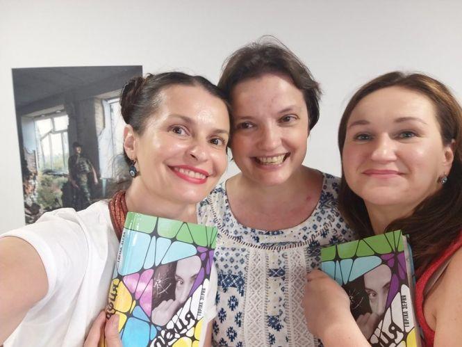 Новини Вінниці - фото з «Будемо жити!» Волонтерка, чий роман рекомендує ВВС, у суботу у Вінниці покаже свою «Доцю» «Будемо жити!» Волонтерка, чий роман рекомендує ВВС, у суботу у Вінниці покаже свою «Доцю», фото №8 на сайті 20minut.ua