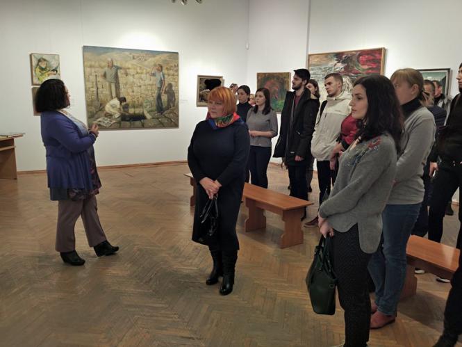 Новини Хмельницького - фото з Різдвяний ярмарок, концерт чи тренінг? Куди піти в Хмельницькому на вихідних На изображении может находиться: 6 человек, люди стоят, обувь и в помещении