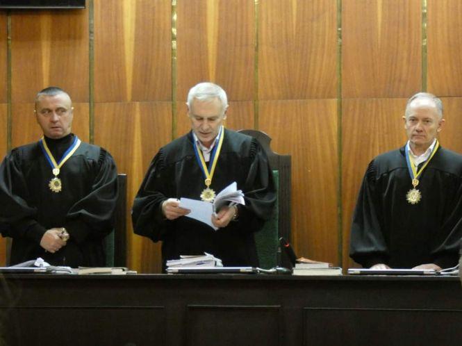 Новини Вінниці - фото з Майор, який знімав свою дочку в порно, хотів вийти з СІЗО під домашній арешт. Не пустили Майор, який знімав свою дочку в порно, хотів вийти з СІЗО під домашній арешт. Не пустили, фото №2 на сайті 20minut.ua