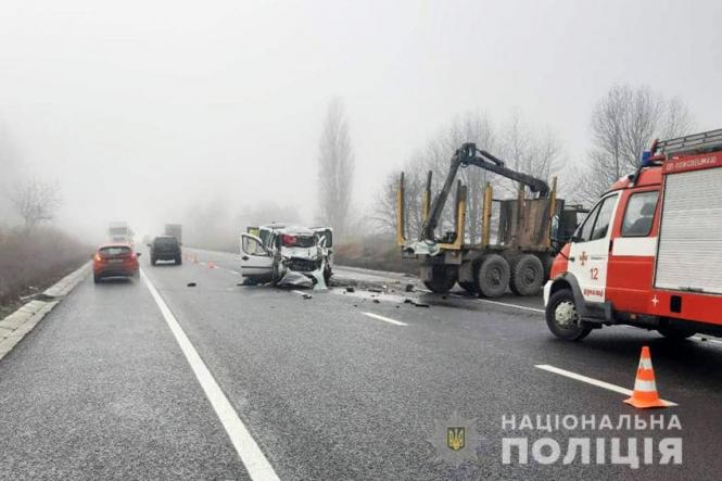 Смертельна ДТП на Хмельниччині: постраждалих визволяли рятувальники, фото №1 на сайті vsim.ua