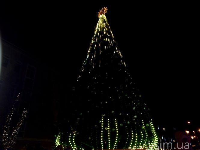Новини Хмельницького - фото з У Хмельницькому «запалили» новорічну ялинку (ФОТО, ВІДЕО) У Хмельницькому «запалили» новорічну ялинку (ФОТО, ВІДЕО), фото №5 на сайті vsim.ua