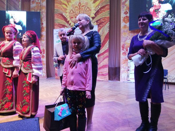 Новини Вінниці - фото з «Це було як сон». Дитина з багатодітної родини стала «обличчям» видавничого дому «Моя Вінниччина» «Це було як сон». Дитина з багатодітної родини стала «обличчям» видавничого дому «Моя Вінниччина», фото №4 на сайті 20minut.ua