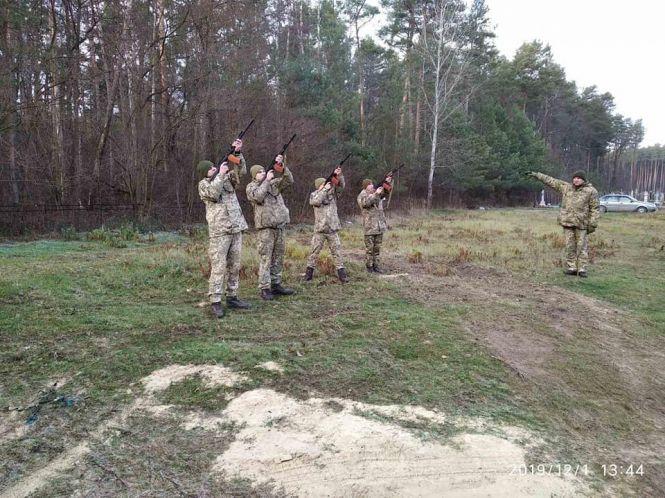 Новини Хмельницького - фото з У Славуті попрощалися зі старшиною Петром Семенюком, який помер на Сході У Славуті попрощалися зі старшиною Петром Семенюком, який помер на Сході, фото №7 на сайті vsim.ua