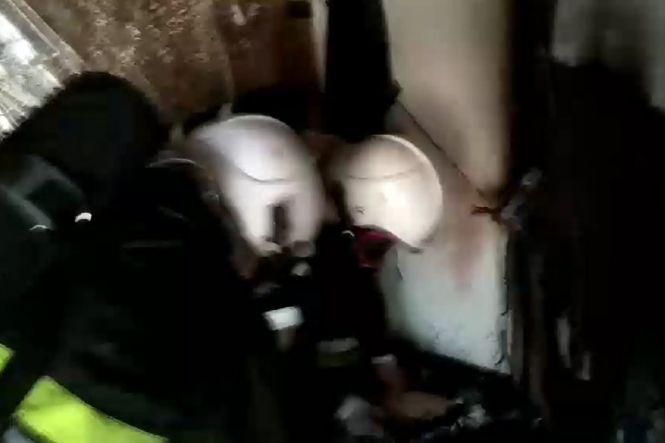 Новини Хмельницького - фото з 15 рятувальників на 4 машинах гасили пожежу в студентському гуртожитку в Кам'янці (ФОТО) 15 рятувальників на 4 машинах гасили пожежу в студентському гуртожитку в Кам'янці (ФОТО), фото №3 на сайті vsim.ua