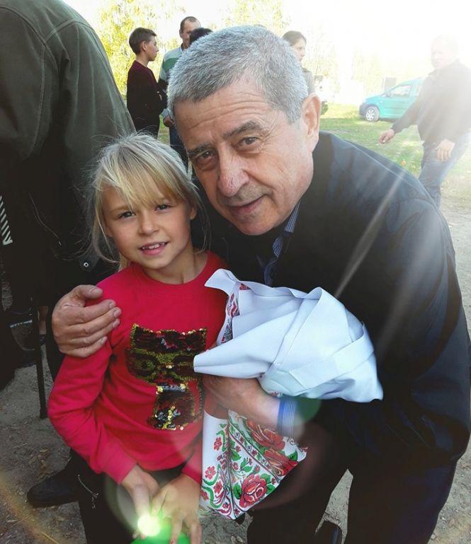 Новини Вінниці - фото з «Це було як сон». Дитина з багатодітної родини стала «обличчям» видавничого дому «Моя Вінниччина» «Це було як сон». Дитина з багатодітної родини стала «обличчям» видавничого дому «Моя Вінниччина», фото №3 на сайті 20minut.ua