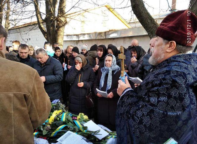 Новини Хмельницького - фото з У Славуті попрощалися зі старшиною Петром Семенюком, який помер на Сході У Славуті попрощалися зі старшиною Петром Семенюком, який помер на Сході, фото №2 на сайті vsim.ua