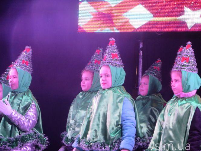 Новини Хмельницького - фото з У Хмельницькому «запалили» новорічну ялинку (ФОТО, ВІДЕО) У Хмельницькому «запалили» новорічну ялинку (ФОТО, ВІДЕО), фото №4 на сайті vsim.ua