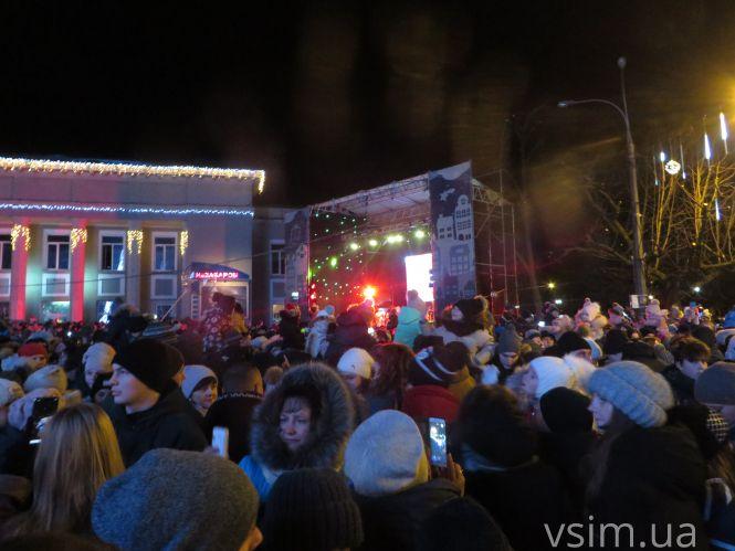 Новини Хмельницького - фото з У Хмельницькому «запалили» новорічну ялинку (ФОТО, ВІДЕО) У Хмельницькому «запалили» новорічну ялинку (ФОТО, ВІДЕО), фото №3 на сайті vsim.ua