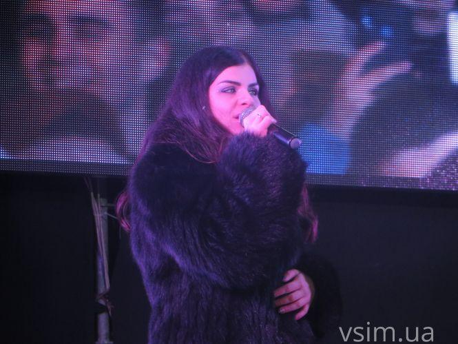 Новини Хмельницького - фото з У Хмельницькому «запалили» новорічну ялинку (ФОТО, ВІДЕО) У Хмельницькому «запалили» новорічну ялинку (ФОТО, ВІДЕО), фото №6 на сайті vsim.ua