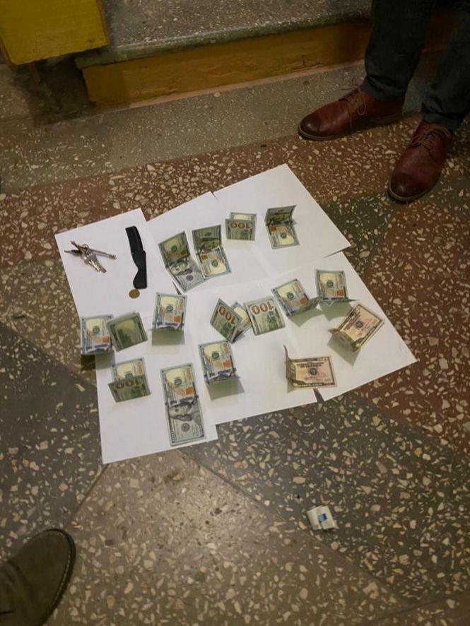 Новини Тернополя - фото з У Тернополі зловили чиновника, який хотів отримати хабар за вирішення питання У Тернополі зловили чиновника, який хотів отримати хабар за вирішення питання, фото №1 на сайті 20minut.ua