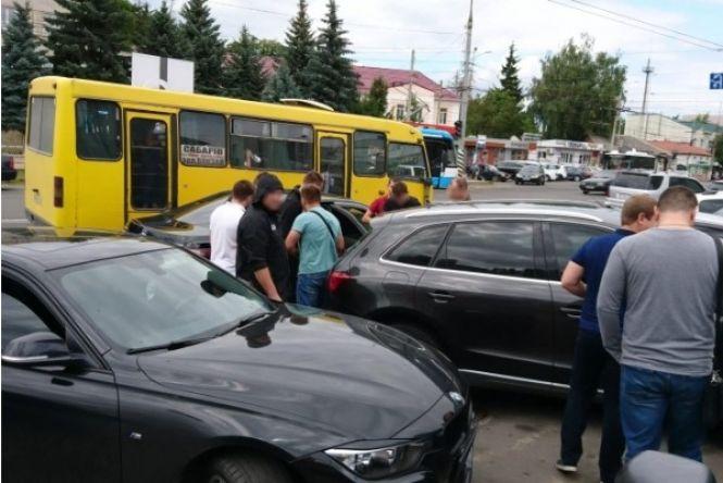 Новини Вінниці - фото з Ніякої логіки. Підполковника, пійманого із 200 тисячами хабара, оштрафували на 25 тисяч Ніякої логіки. Підполковника, пійманого із 200 тисячами хабара, оштрафували на 25 тисяч, фото №2 на сайті 20minut.ua