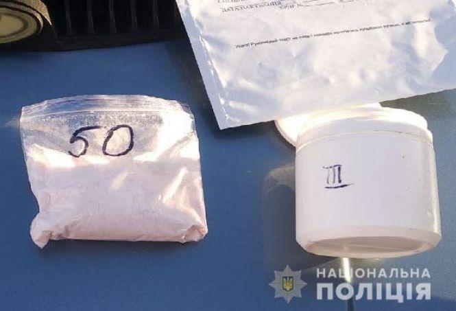 Новини Вінниці - фото з Затримали чоловіка, який забрав на пошті посилку з амфетаміном на 15 тисяч Затримали чоловіка, який забрав на пошті посилку з амфетаміном на 15 тисяч, фото №1 на сайті 20minut.ua