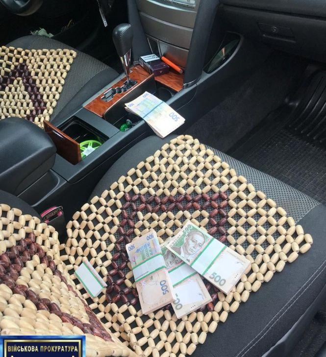 Новини Вінниці - фото з Ніякої логіки. Підполковника, пійманого із 200 тисячами хабара, оштрафували на 25 тисяч Ніякої логіки. Підполковника, пійманого із 200 тисячами хабара, оштрафували на 25 тисяч, фото №3 на сайті 20minut.ua