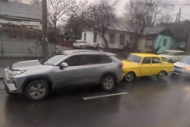 Збитий пішохід та аварії через ожеледицю: хроніка ДТП у Хмельницькому, фото №1 на сайті vsim.ua