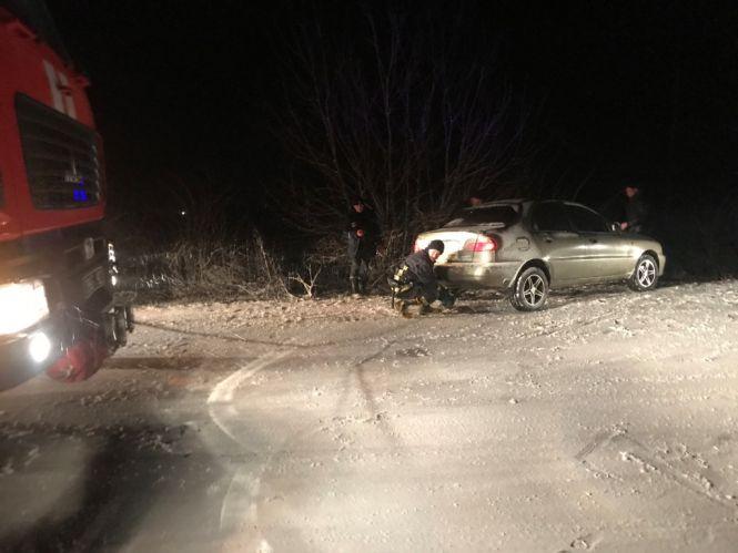 Новини Хмельницького - фото з На Хмельниччині злетів у кювет автомобіль, у якому їхав батько з дитиною На Хмельниччині злетів у кювет автомобіль, у якому їхав батько з дитиною, фото №1 на сайті vsim.ua