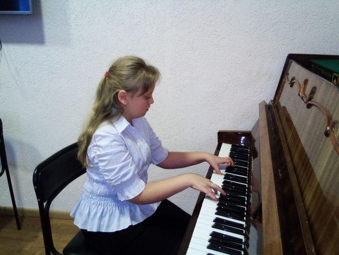 Новини Козятина - фото з Юний «Дзідзьо», народні пісні і сучасні танці. У терцентрі провели концерт Юний «Дзідзьо», народні пісні і сучасні танці. У терцентрі провели концерт, фото №8 на сайті 20minut.ua