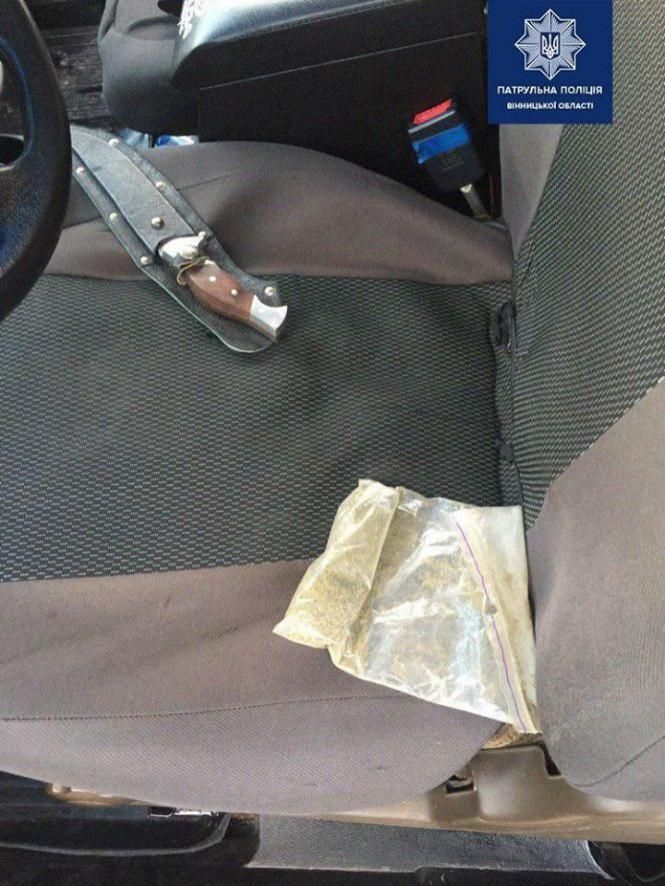 Озброєний та з наркотиками. На посту «Махнівка»  затримали водія «ВАЗу», фото №1 на сайті 20minut.ua